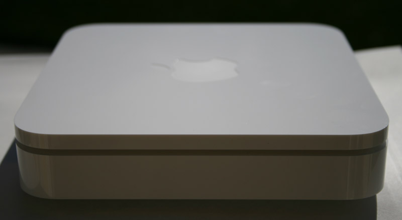 Illustration for article titled The Things Other Apple Airport Extreme Reviews Don't Tell You